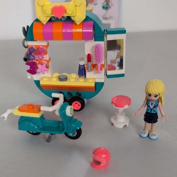 Lego Friends Lot of 2 Building Sets: 41443 and 41719 - Picture 5 of 9